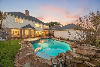 Building Photo - 5007 Cambridge St