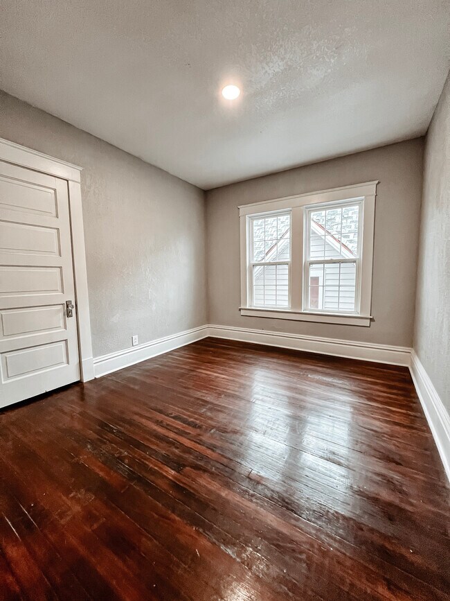 Building Photo - 1218 S 7th St