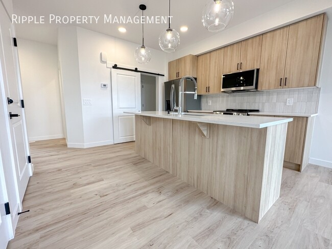 Photo du bâtiment - 50% OFF YOUR FIRST MONTHS RENT! FANTASTIC ...