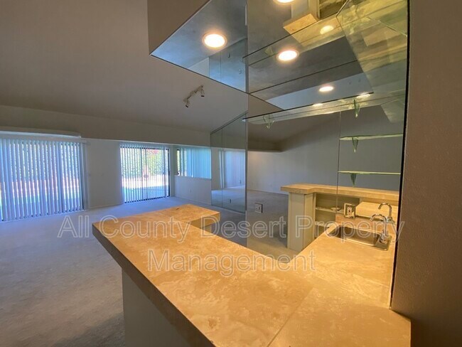 Foto del edificio - 78670 St Thomas Dr