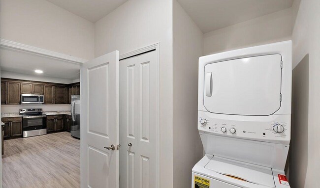 Foto del edificio - 8280 Heywood Cir