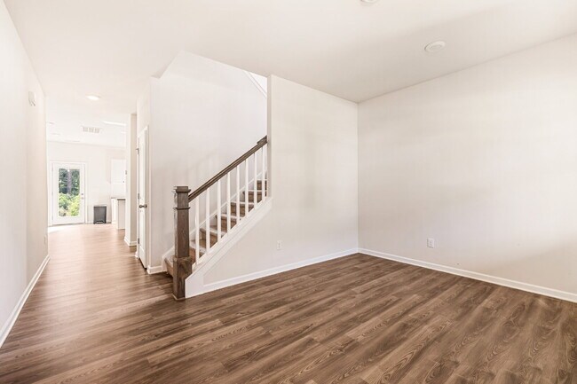 Foto del edificio - Spacious 4-Bedroom Gem with 2.5 Baths –2216 Sussex Road in York, SC with Clover Schools!