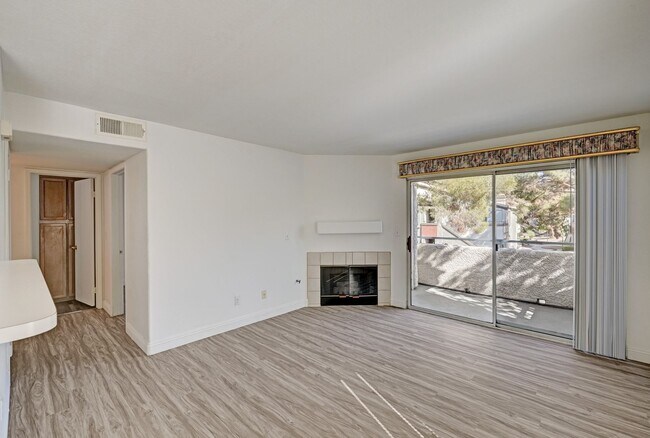 Foto del edificio - Great 2 bedroom 2 bathroom upstairs condo!