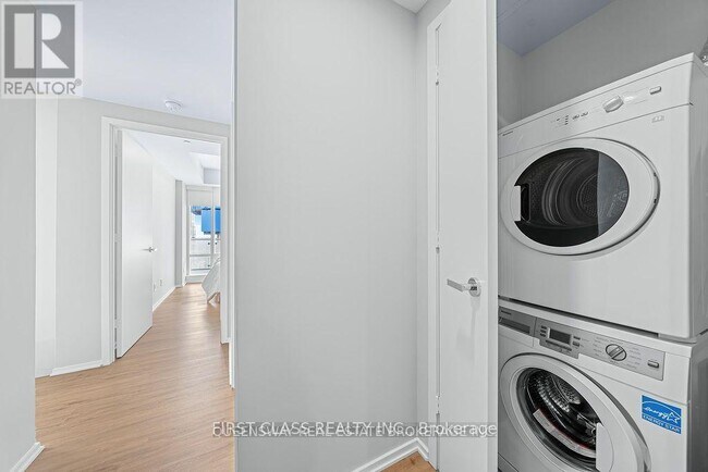 Building Photo - 1 Bloor St E