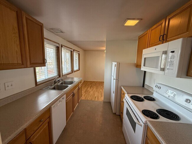 Foto del edificio - 376-25 (1605 &amp; 1607)