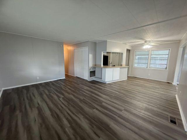 Foto del edificio - 111 48th Ave W