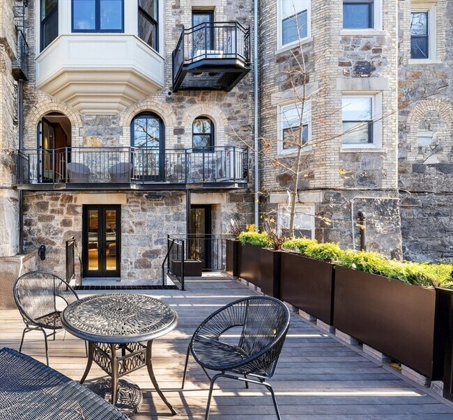 Foto del edificio - 320 Tappan St