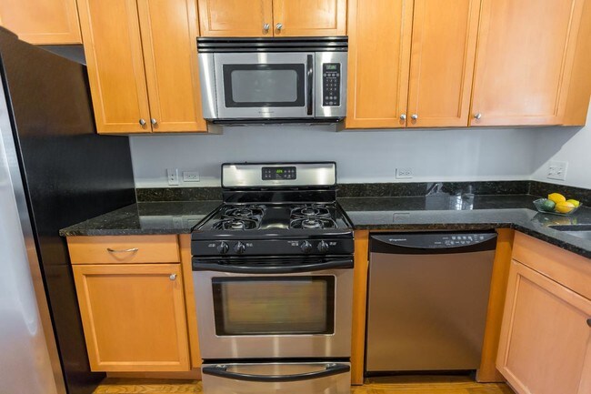 Foto del edificio - 3 bedroom in Chicago IL 60657