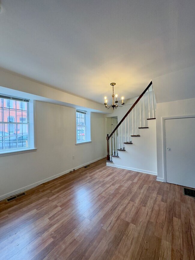 Foto del edificio - Charming 2 Bedroom/1 Bathroom Townhome in Baltimore, MD!