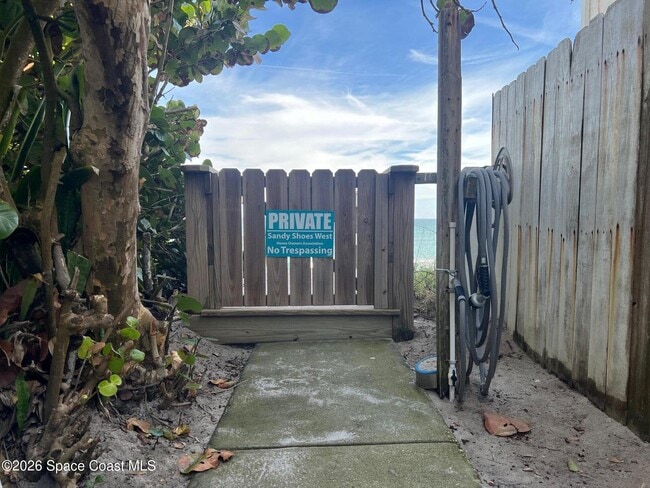 Building Photo - 160 Sandy Shoes Dr