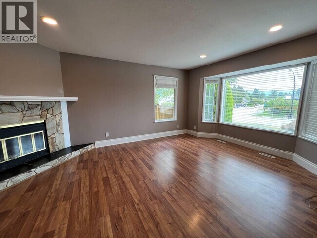 Building Photo - 12169 Cherrywood Dr