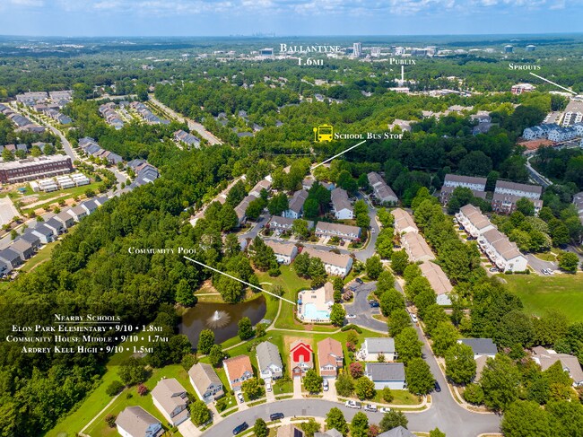 Foto del edificio - 12116 Honor Guard Ave