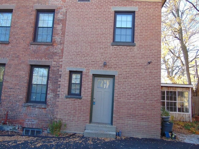 Building Photo - 205 Union St