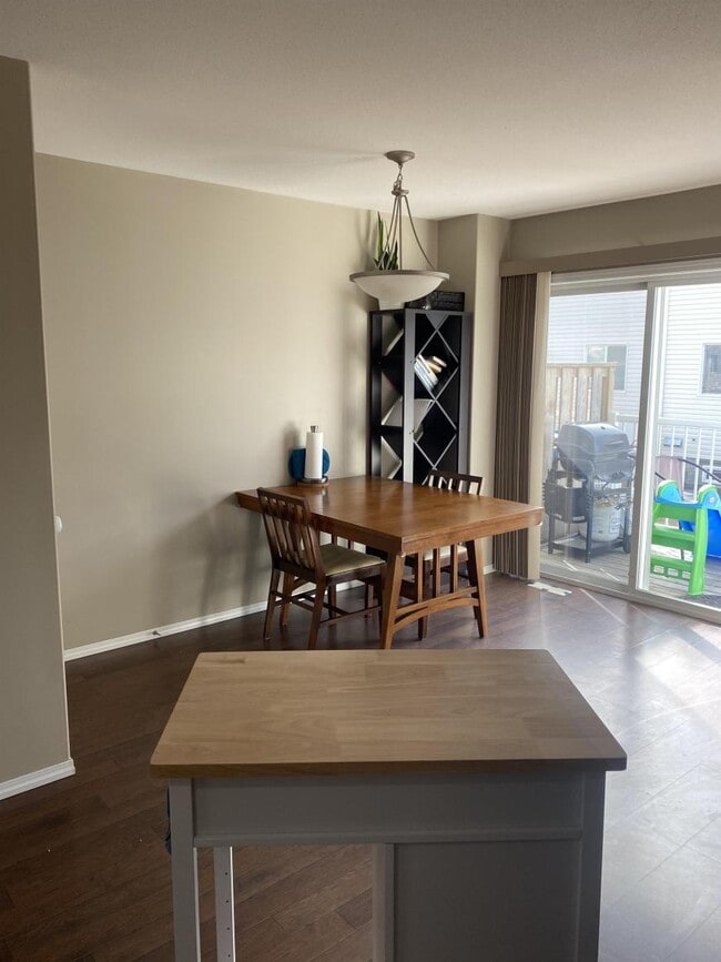 Building Photo - 2 bedroom in Moose Jaw SK S6J 0A4