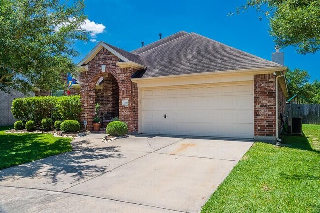 Foto del edificio - 23915 Elden Hills Ct