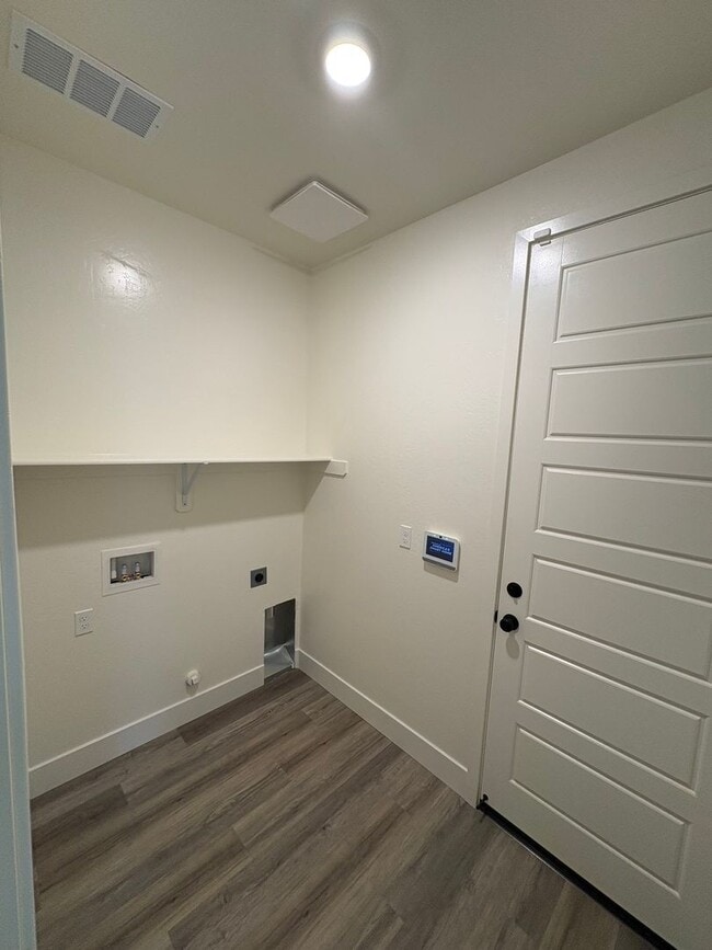 Building Photo - NW Visalia Home Rent Ready! Walking distance to Oak Grove