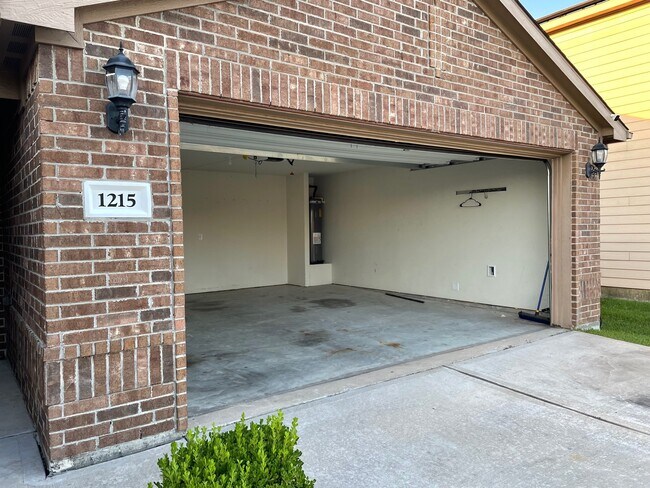 Foto del edificio - 1215 Wallflower Ave