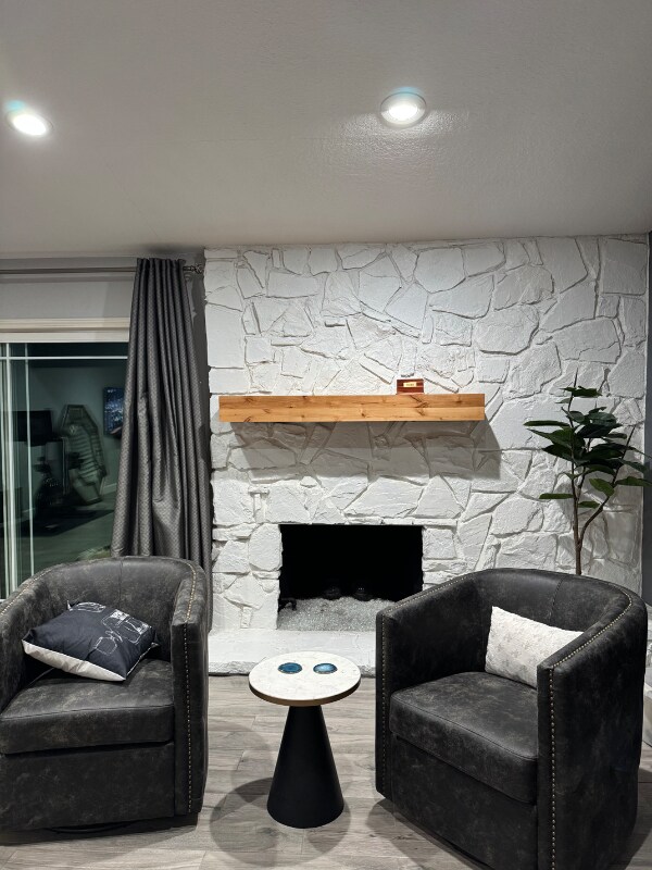 Foto del edificio - 1474 N Erin Ave