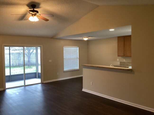 Foto del edificio - 6410 Blue Leaf Ln