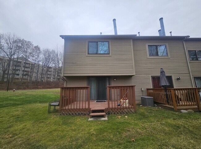 Building Photo - 135 Village Square Dr