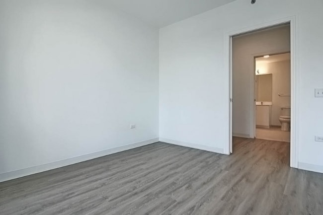 Foto del edificio - 800 W Van Buren St