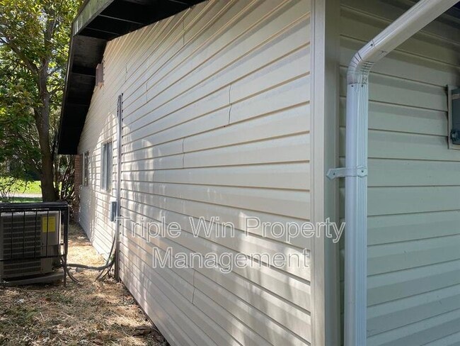 Building Photo - 3165 St Catherine St