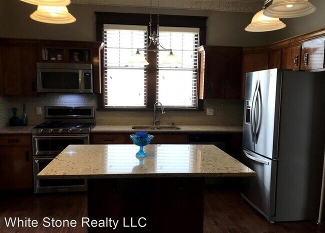 Foto del edificio - 5 br, 2 bath House - 215 W. Spruce