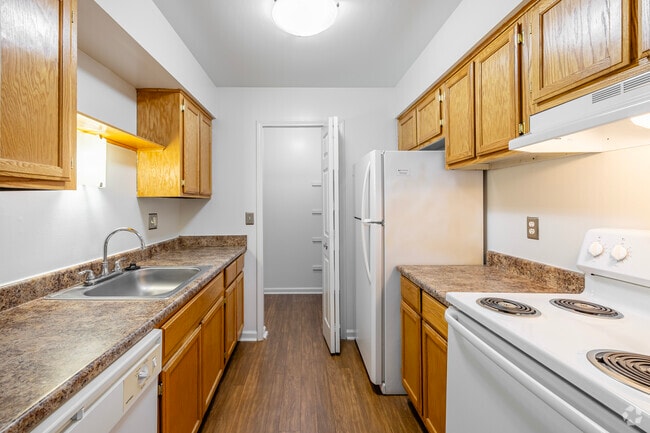 2BD, 1BA - 865SF - Kitchen - Brookdale Apartments