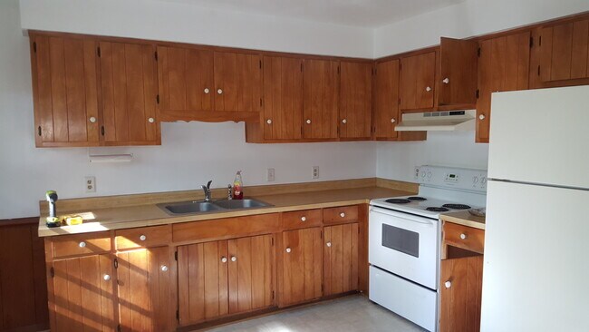 Foto del edificio - 242-244 Hurdle Dr