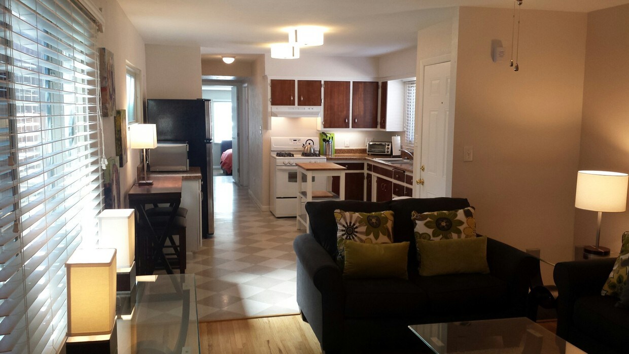 Foto principal - 422 Monroe St NE