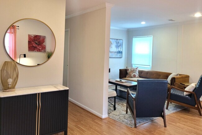 Foto del edificio - 2028 Pimmit Dr