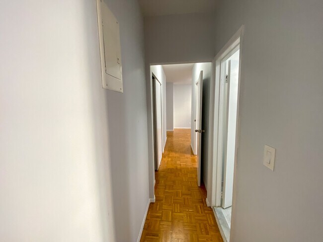 Building Photo - 528 E 79th St