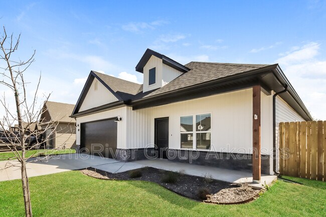 Building Photo - 1041 Pebble Pass