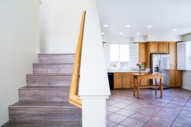 Foto del edificio - Beautiful and Spacious Home with Three Bedrooms Amazing Loft & Bonus Room!