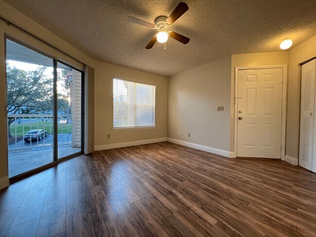Foto del edificio - Lake Mary Condo ~ Fresh Paint, Laminate Flooring, Fantastic Amenities!