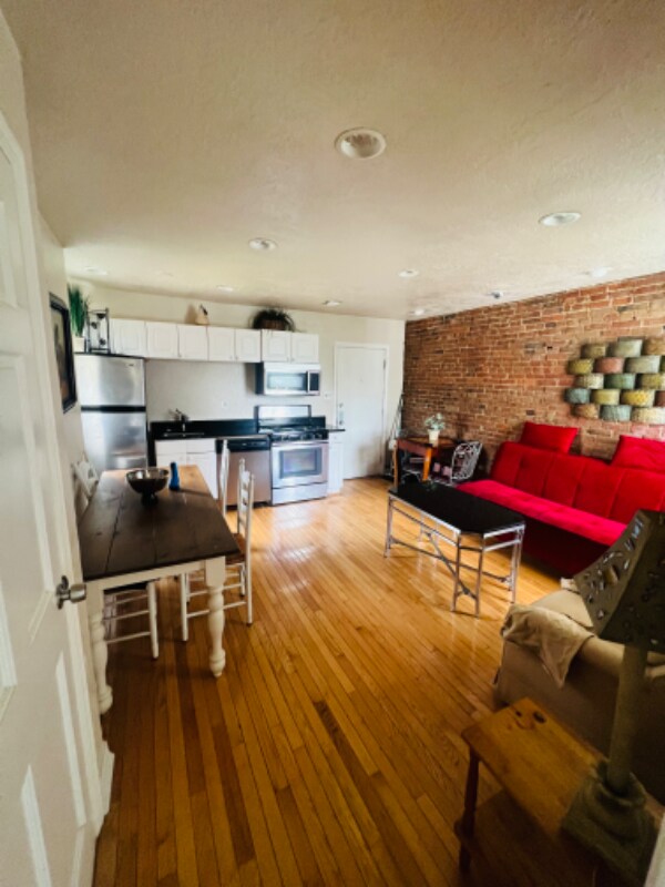 Building Photo - 331 Grandview Ave