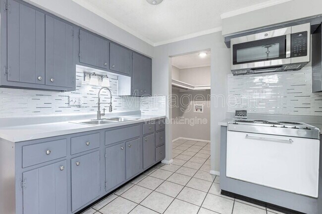 Building Photo - 314 Kenbrook Dr