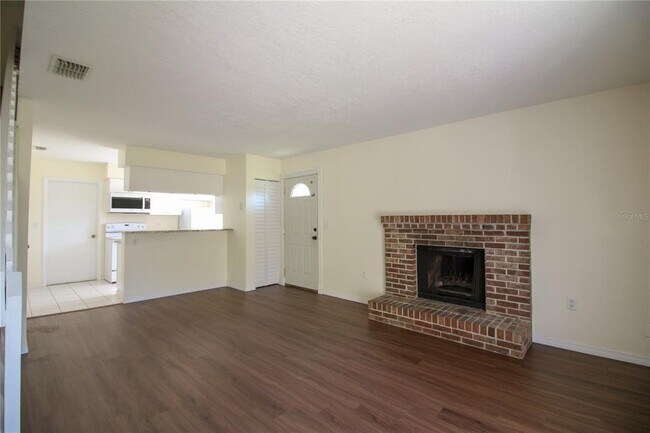 Building Photo - 1100 Lowry Ave