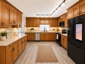 Building Photo - 306 Circle Dr S