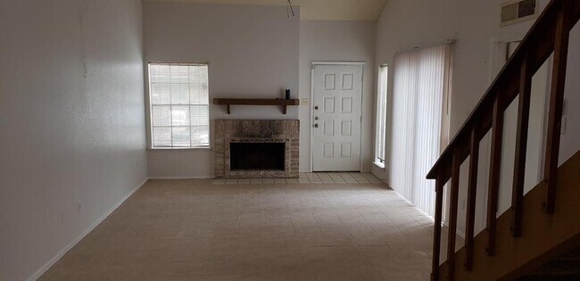 Building Photo - 6135 Ludington Dr