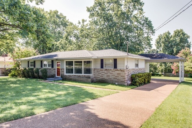 Building Photo - Crieve Hall Ranch with Studio
