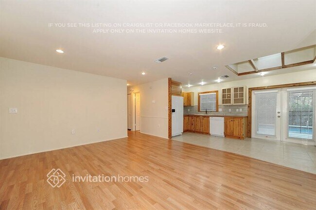 Building Photo - 2719 Linwood Dr