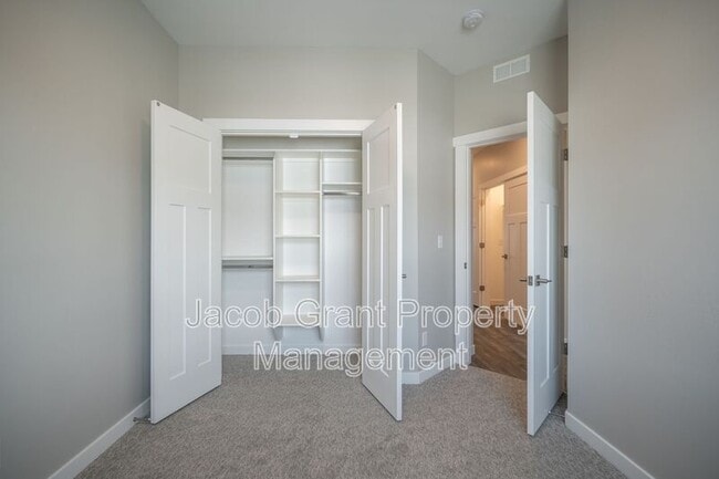 Building Photo - 1927 Jennie Lee Dr