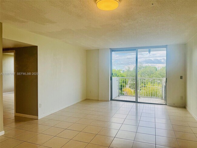 Foto del edificio - 2000 NE 135th St