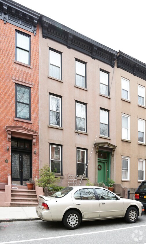 Primary Photo - 320 Sackett St