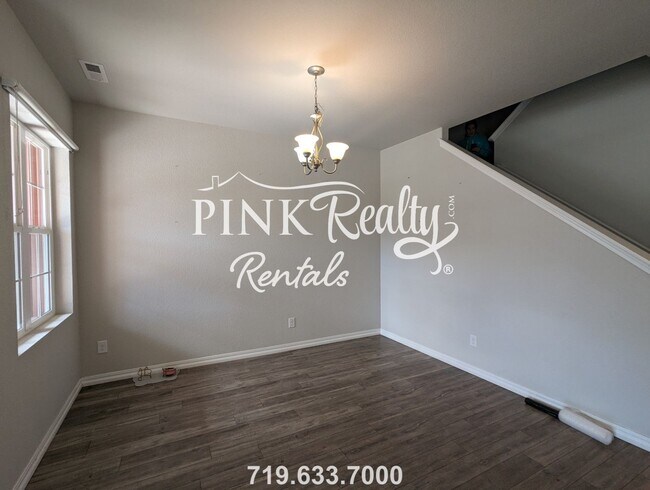 Building Photo - Newer Gold Hill Mesa Townhome