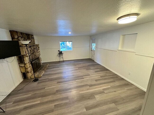 Foto del edificio - Cozy  3Bd duplex with utilities included! Available now! Call me today