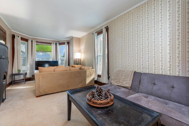 Building Photo - 511 S 3rd St