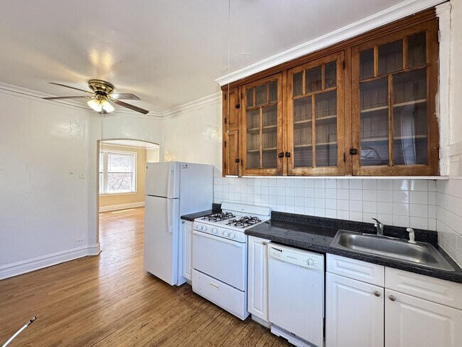 Building Photo - 4826.5 W Addison St