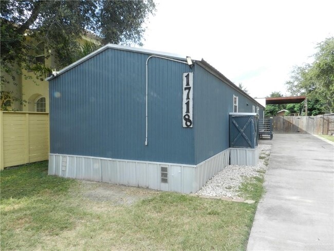 Building Photo - 1718 E Juarez Ave